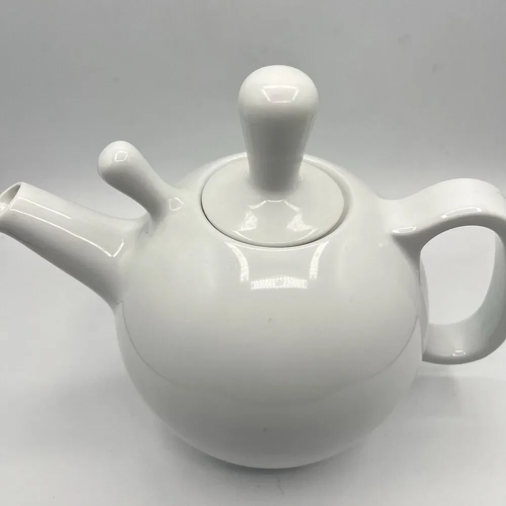Crate & Barrel Segaform 6 Cup Glazed White Teapot with Lid